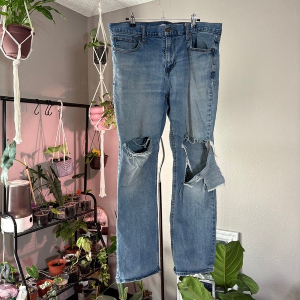 Old Navy Boot-Cut Jeans Mens 34x30 Blue Distressed Ripped Built-In Flex Grunge